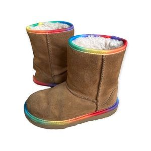 UGG Girls' Classic Short II Rainbow Pull-Up Boots Kids size 13M